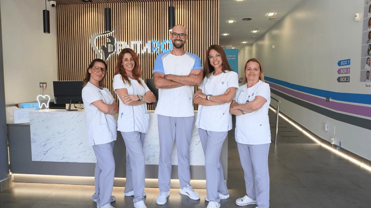 CLÍNICA DENTARÓ